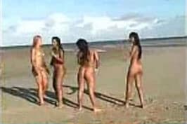 amadoras peladas nuas na praia